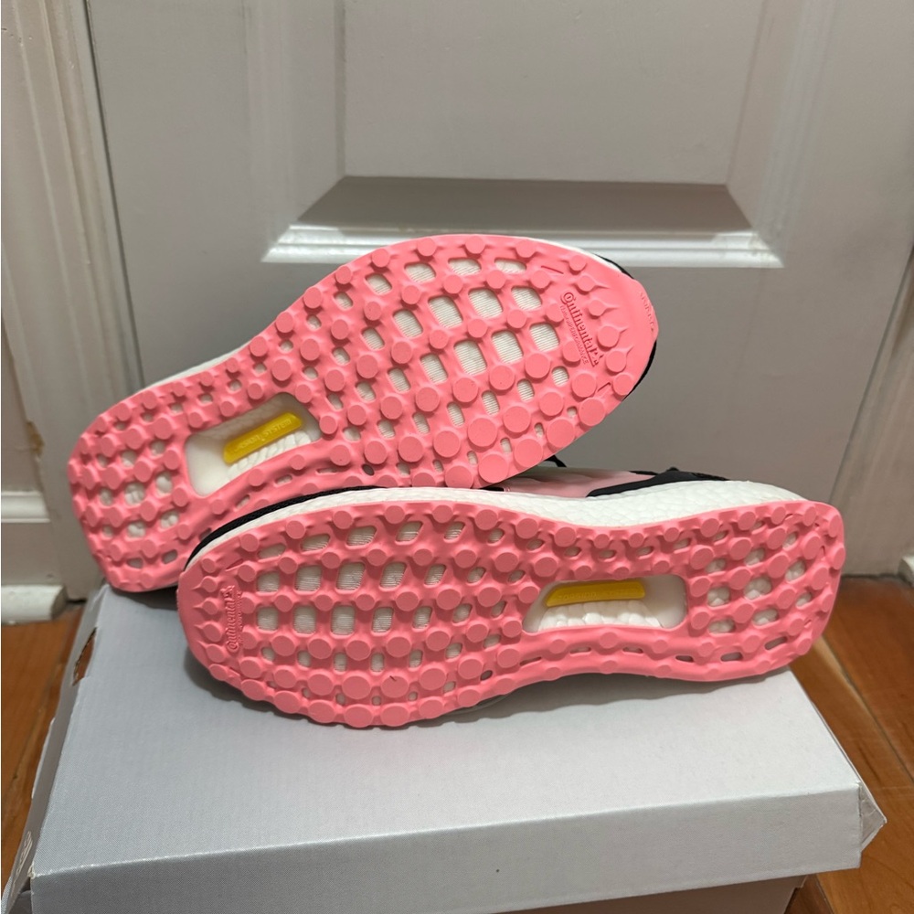Adidas Women's UltraBoost 5.0 DNA 'Black Beam Pink' sneakers size 8.5 NWT - Picture 3 of 4